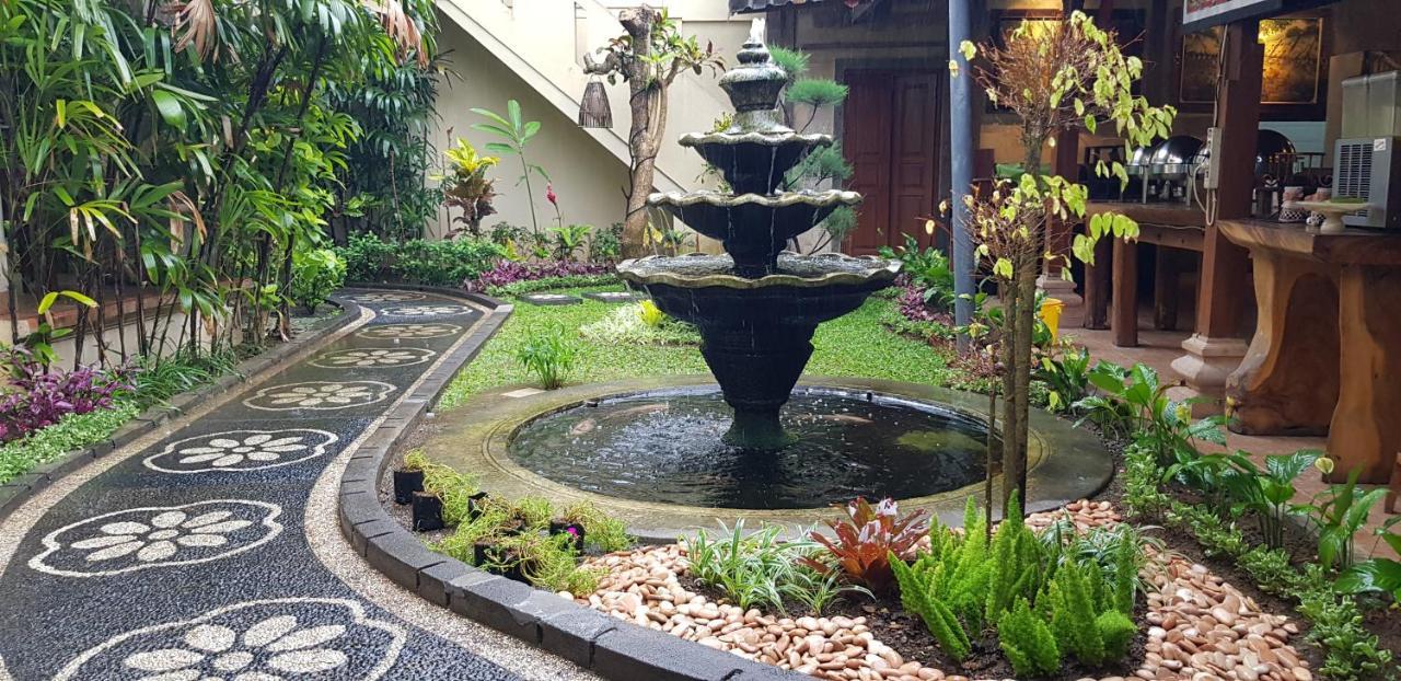 Kusnadi Hotel Legian Exteriör bild