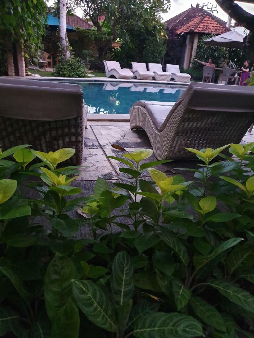 Kusnadi Hotel Legian Exteriör bild