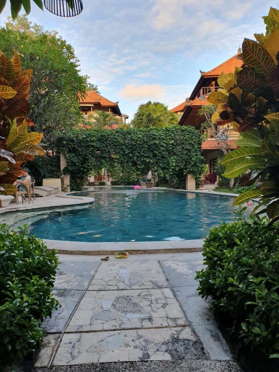 Kusnadi Hotel Legian Exteriör bild